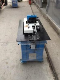 北京方经理采用铝皮咬口机